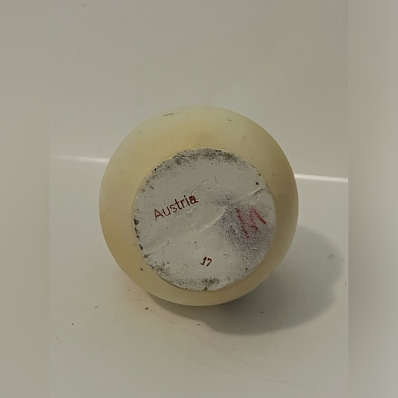 VTG  Vase Made In Austria Hand Painted. Signed And Numbered - Picture 3 of 5